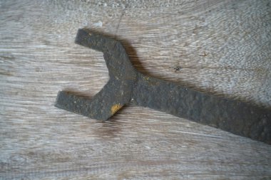 eski paslı İngiliz anahtarları