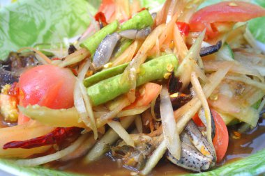 Yengeçli Papaya salatası