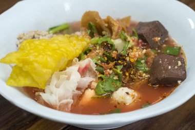 Sarı erişte, Tom Yum, Yong Tau Foo , 