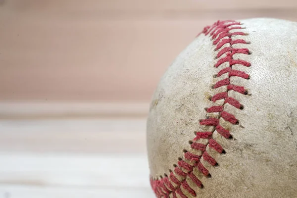 Close-up macro van de naden op een gebruikte honkbal — Stockfoto