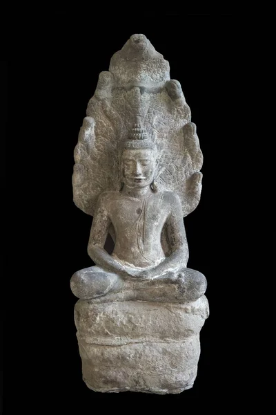 Antigua estatua de Buda aislada en negro — Foto de Stock