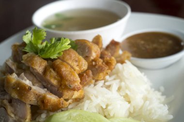 haşlanmış tavuk pilav ile Tay gurme