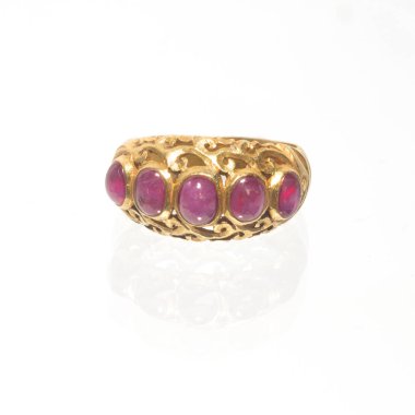 Altın yüzük, geleneksel üretim pembe yakut