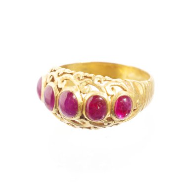 Altın yüzük, geleneksel üretim pembe yakut