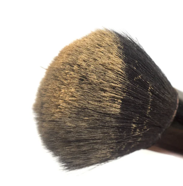 Maquillaje en polvo y un pincel sobre fondo blanco —  Fotos de Stock