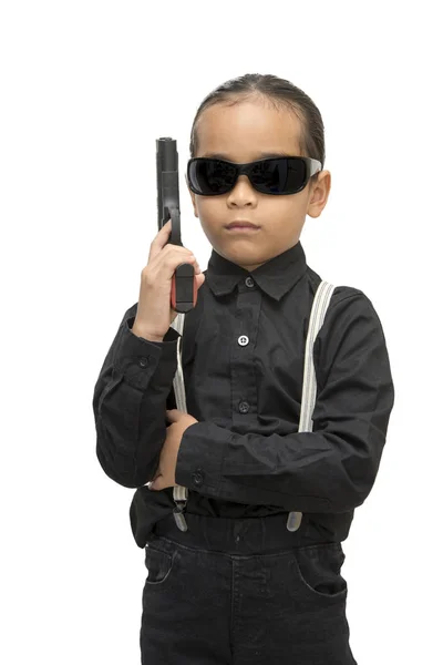 Молодой мальчик Азия с пистолетом изолировать на белом фоне . — стоковое фото