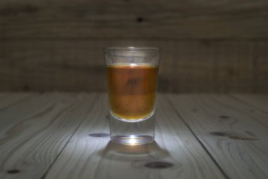 Konyak ya da viski ile kokteyl cam