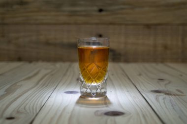 Konyak ya da viski ile kokteyl cam