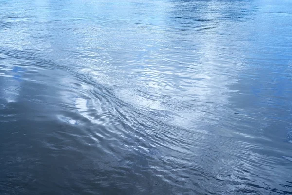 Résumé du fond réfléchissant de la surface de l'eau — Photo