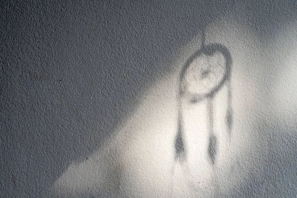 Rüya yakalayıcı duvardaki gölgesi — Stok fotoğraf