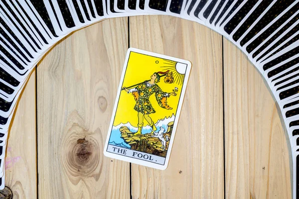 Tarot destesi; Aptal .