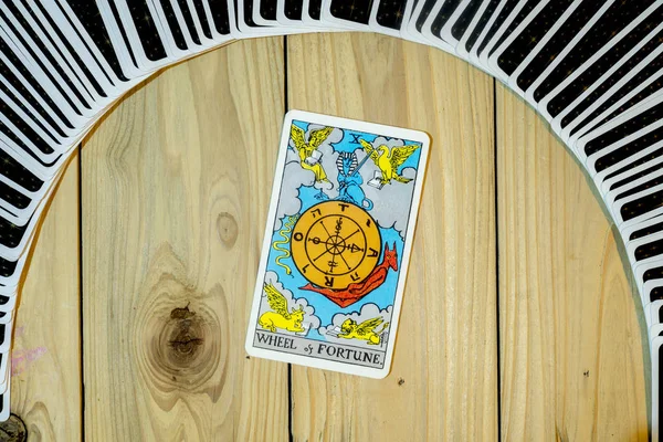 Deck de cartas de Tarot; RODA DE FORTUNE  . — Fotografia de Stock