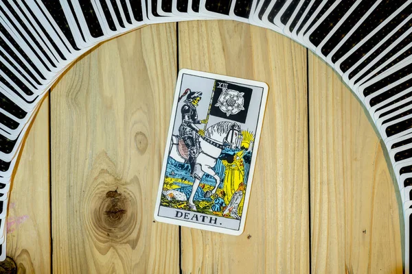 Baraja de cartas del Tarot; MUERTE  . —  Fotos de Stock