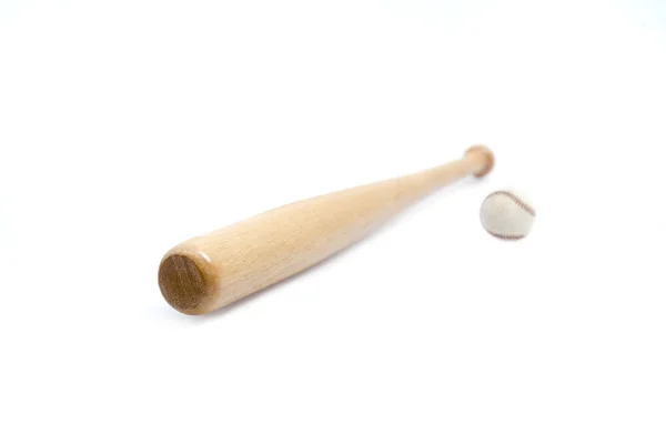 Primo Piano Mazza Baseball Palla Sfondo Bianco — Foto Stock