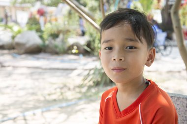 Park tatil hafta sonu bir çocuk portresi