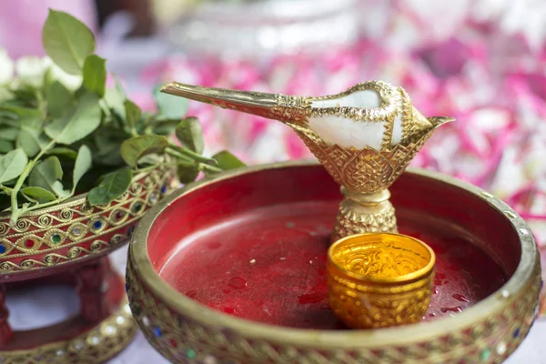 タイの結婚式 タイの結婚式アクセサリーの巻き貝の殻 — ストック写真