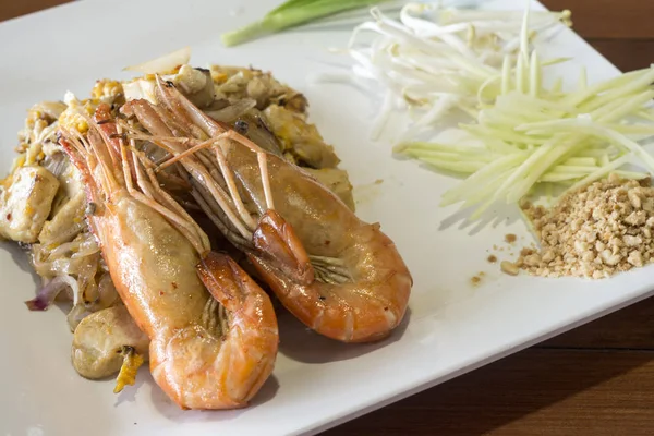 Fideos Tailandeses Con Camarones Pad Thai Noodles —  Fotos de Stock
