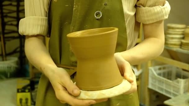 Making ceramic products. Pottery production — 비디오