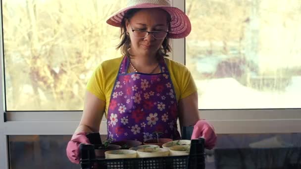 Woman carries new seedlings for planting in the soil. Slow motion — Stock Video