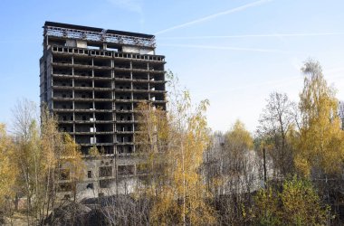 Eski bir binanın yıkılması