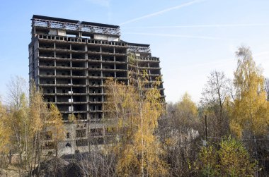 Eski bir binanın yıkılması