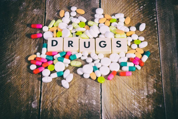 Tabletter och narkotiskt missbruk — Stockfoto