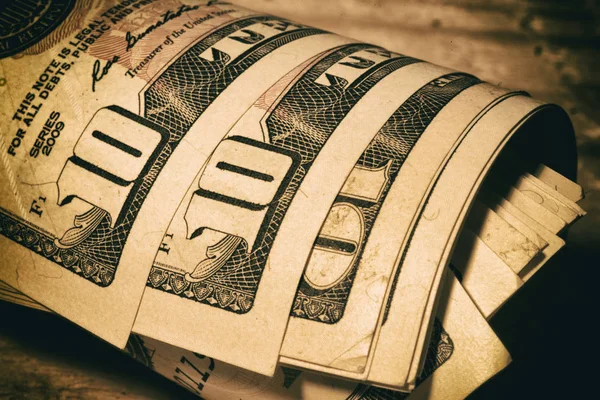Notas de dólar amarrado com elástico — Fotografia de Stock