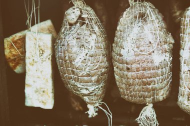 Jambon, sosis bir ev yapımı keşhanede eşek muhabbeti kol