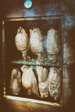 Jambon, sosis bir ev yapımı keşhanede eşek muhabbeti kol