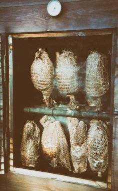 Jambon, sosis bir ev yapımı keşhanede eşek muhabbeti kol