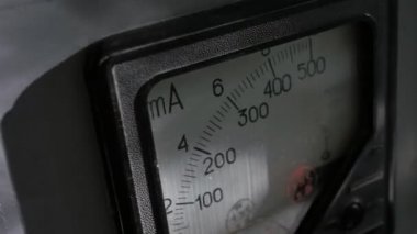 Eski analog ampermetre