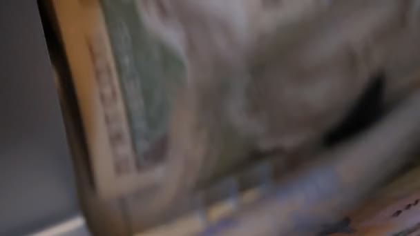 Opérations automatiques en espèces. Compteur automatique de billets de banque.