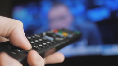 Uzaktan kumandalı. Evde dinlenin. Akıllı TV izle.