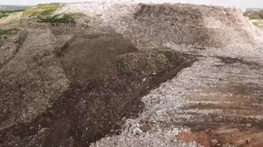 Hava Manzaralı Şehir Çöplüğü, Fıçı. Kirlilik ekolojisi. Koku ve toksik kalıntı yığını..