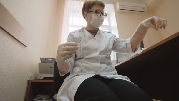 Doctor Puts Medical Gloves Examine Patient Hospital Medicine — Stock Video