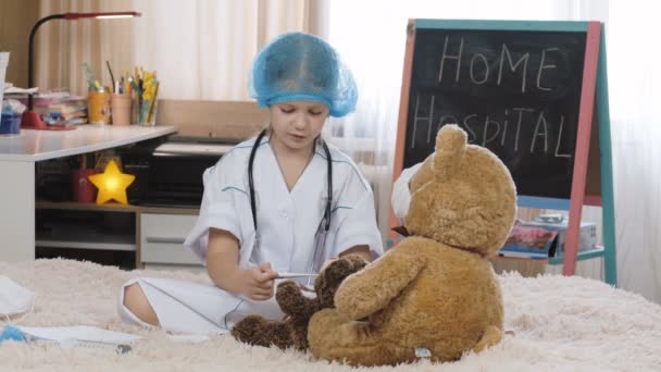 Hrál Jsem Stetoskopem Doma Nemocnici Nemocnice Medicína Holčička Lékařským Nářadím — Stock video