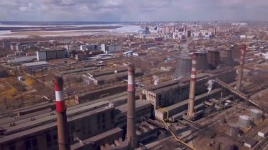 Kirlilik Ekolojisi. Endüstriyel pipo iç. Sanayi bölgesinin hava görüntüsü .