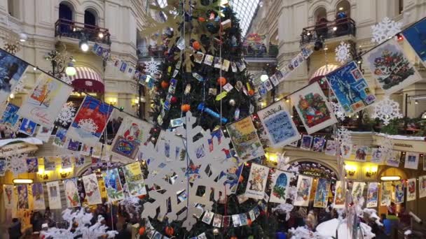 Kerstdecoratie van gom warenhuis in Moskou, Rusland — Stockvideo