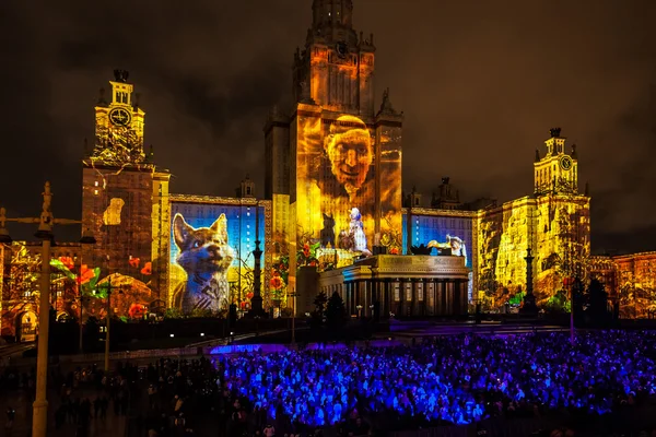 Moszkva nemzetközi fesztivál kör a fény. 3D leképezése Térkép a Moszkvai Állami Egyetem — Stock Fotó