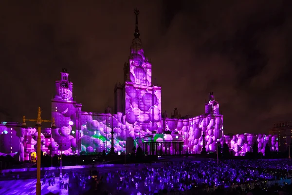 Festival Internazionale di Mosca Circolo di luce. 3D mapping show sull'Università Statale di Mosca — Foto Stock