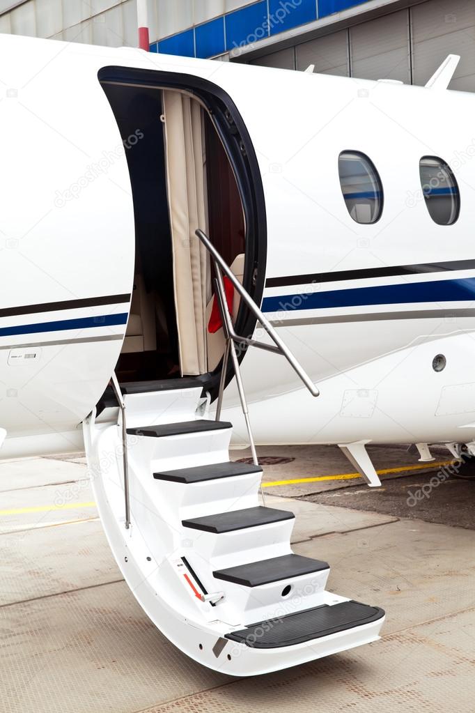 Business jet ladder