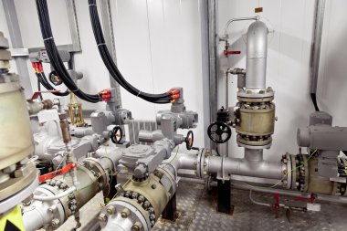 çelik boru hatları ve vanalar