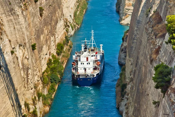 Ship cross The Corinth Canal — Stock Photo, Image