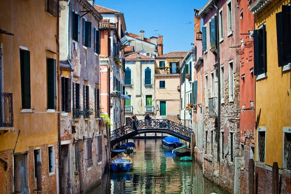 Gondoli Venetsiassa, Italiassa — kuvapankkivalokuva