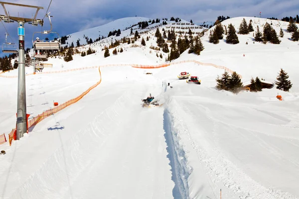 在阿尔卑斯山，Mayerhofen，奥地利滑雪缆车 — 图库照片