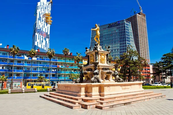 Vista quadrada com fonte de Netuno em Batumi, Geórgia . — Fotografia de Stock