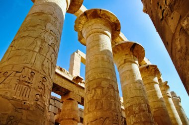 karnak Tapınağı, Mısır sütunlar