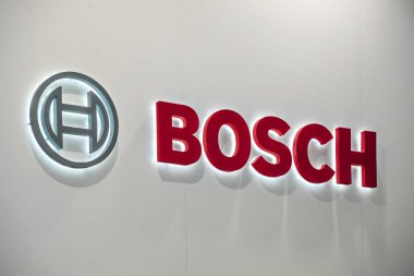 Bosch şirket logosu duvarda. Bosch bir Alman uluslararası mühendislik ve elektronik şirkettir