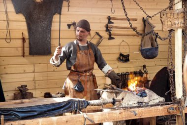 Kolomenskoye yıllık Festivali. Eski Fransızca demirci imar körük darbeler