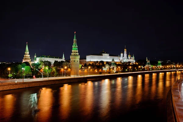 Moscow kremlin por la noche — Foto de Stock
